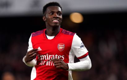 Arsenal topa oferecer Nketiah para fechar com zagueiro de 60 milhões