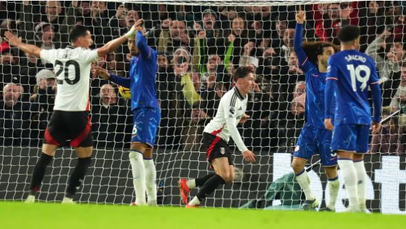 Liverpool overcome scare to defeat Leicester as United, Chelsea suffer defeats