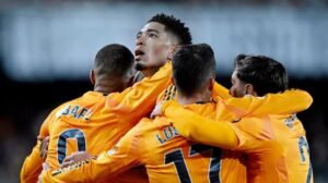 Jude Bellingham seals comeback win for 10-man Real Madrid as Vinicius